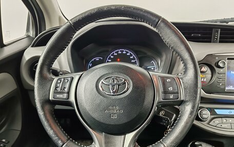 Toyota Yaris III рестайлинг, 2017 год, 1 375 000 рублей, 23 фотография