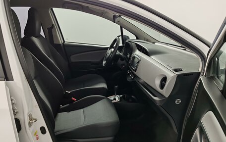 Toyota Yaris III рестайлинг, 2017 год, 1 375 000 рублей, 24 фотография