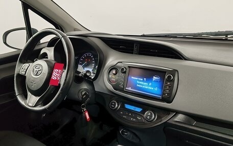 Toyota Yaris III рестайлинг, 2017 год, 1 375 000 рублей, 21 фотография