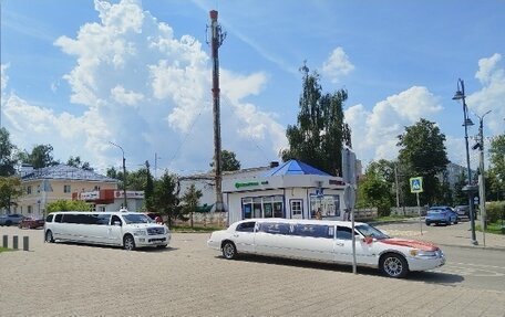 Lincoln Town Car III рестайлинг, 2001 год, 500 000 рублей, 2 фотография