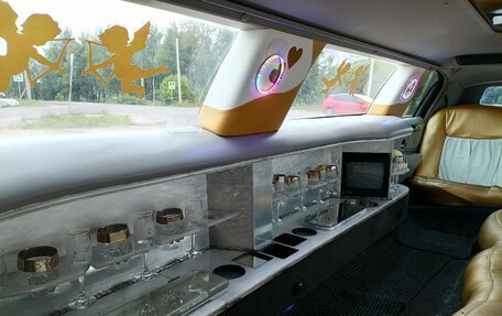 Lincoln Town Car III рестайлинг, 2001 год, 500 000 рублей, 8 фотография
