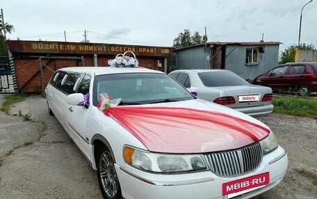 Lincoln Town Car III рестайлинг, 2001 год, 500 000 рублей, 6 фотография