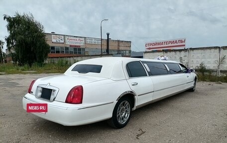 Lincoln Town Car III рестайлинг, 2001 год, 500 000 рублей, 5 фотография