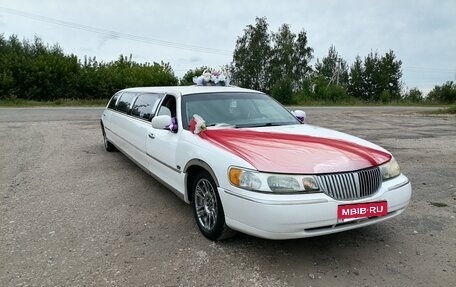 Lincoln Town Car III рестайлинг, 2001 год, 500 000 рублей, 3 фотография