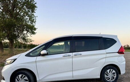 Honda Freed II, 2022 год, 1 365 000 рублей, 4 фотография