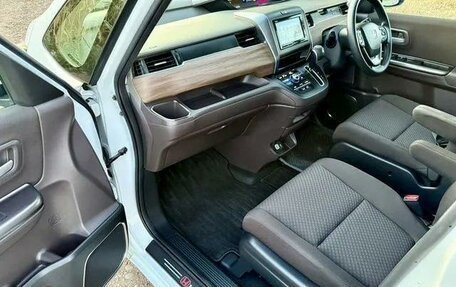 Honda Freed II, 2022 год, 1 365 000 рублей, 9 фотография