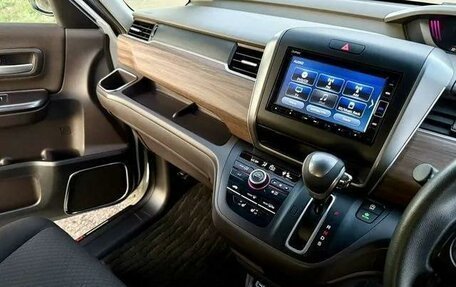 Honda Freed II, 2022 год, 1 365 000 рублей, 8 фотография