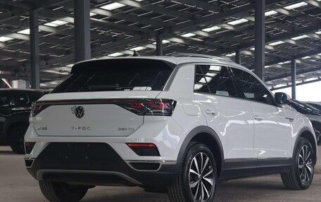 Volkswagen T-Roc I, 2023 год, 1 220 000 рублей, 6 фотография