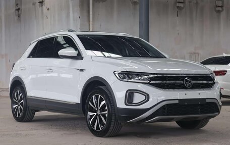 Volkswagen T-Roc I, 2023 год, 1 220 000 рублей, 1 фотография