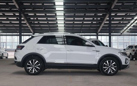 Volkswagen T-Roc I, 2023 год, 1 220 000 рублей, 7 фотография