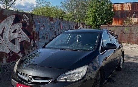 Opel Astra J, 2013 год, 750 000 рублей, 2 фотография