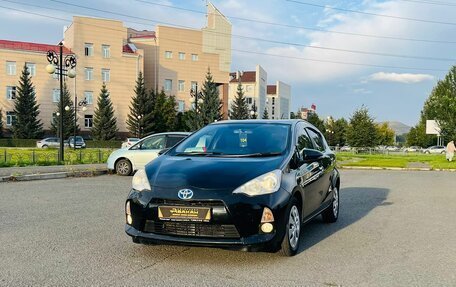Toyota Aqua I, 2013 год, 899 999 рублей, 2 фотография