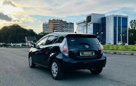 Toyota Aqua I, 2013 год, 899 999 рублей, 8 фотография