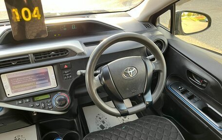 Toyota Aqua I, 2013 год, 899 999 рублей, 16 фотография