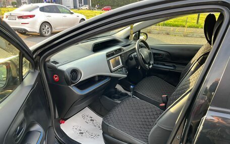 Toyota Aqua I, 2013 год, 899 999 рублей, 10 фотография