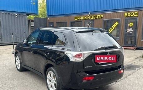 Mitsubishi Outlander III рестайлинг 3, 2013 год, 1 750 000 рублей, 2 фотография
