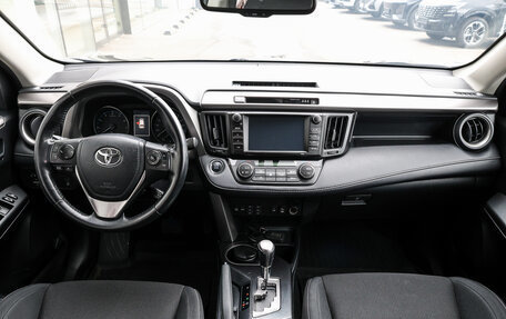 Toyota RAV4, 2019 год, 2 449 000 рублей, 13 фотография