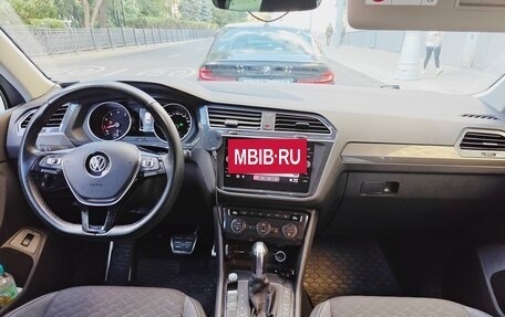 Volkswagen Tiguan II, 2018 год, 2 200 000 рублей, 10 фотография