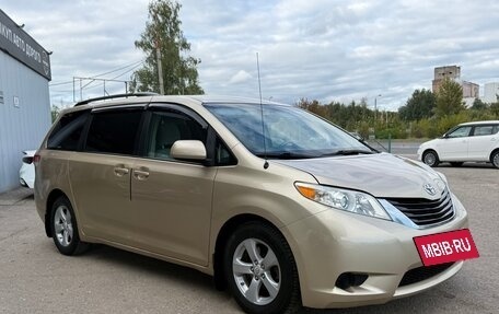 Toyota Sienna III, 2011 год, 2 050 000 рублей, 4 фотография