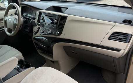 Toyota Sienna III, 2011 год, 2 050 000 рублей, 13 фотография