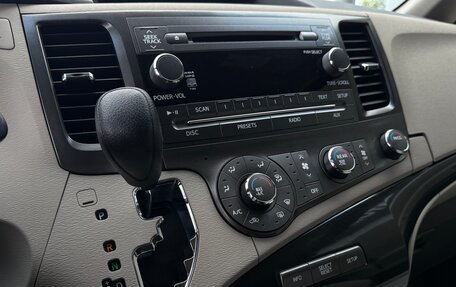 Toyota Sienna III, 2011 год, 2 050 000 рублей, 19 фотография
