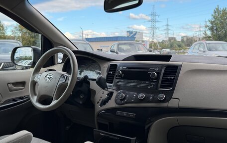 Toyota Sienna III, 2011 год, 2 050 000 рублей, 22 фотография