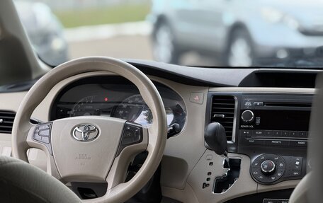 Toyota Sienna III, 2011 год, 2 050 000 рублей, 23 фотография