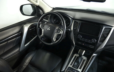 Mitsubishi Pajero Sport III рестайлинг, 2018 год, 2 699 000 рублей, 10 фотография
