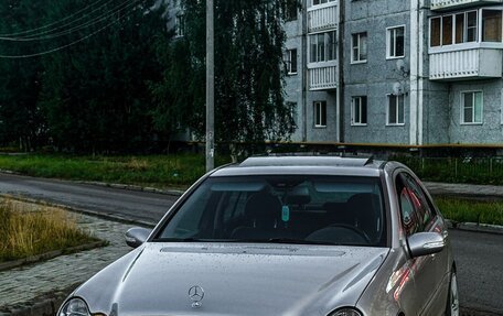 Mercedes-Benz C-Класс, 2002 год, 700 000 рублей, 1 фотография