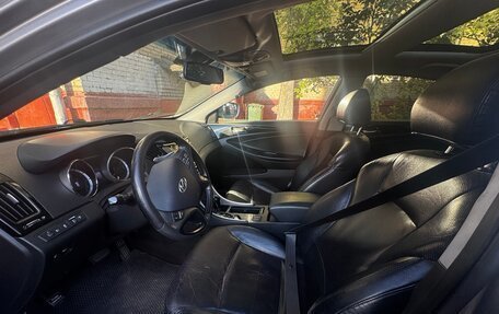Hyundai Sonata VI, 2011 год, 1 000 000 рублей, 2 фотография