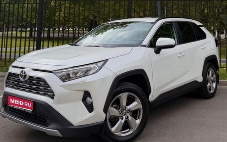 Toyota RAV4, 2021 год, 3 550 000 рублей, 1 фотография