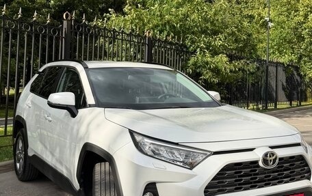 Toyota RAV4, 2021 год, 3 550 000 рублей, 3 фотография