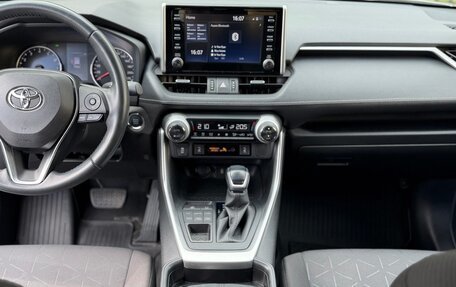 Toyota RAV4, 2021 год, 3 550 000 рублей, 11 фотография