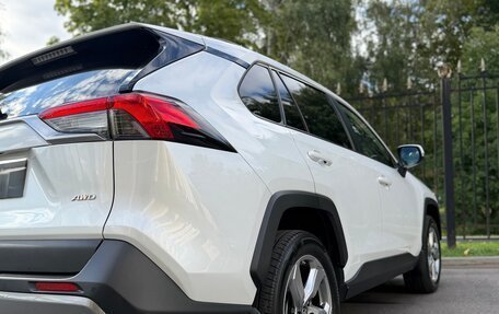 Toyota RAV4, 2021 год, 3 550 000 рублей, 13 фотография