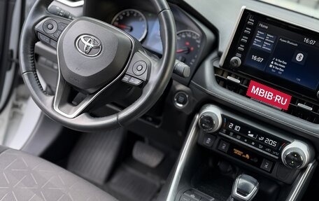 Toyota RAV4, 2021 год, 3 550 000 рублей, 12 фотография