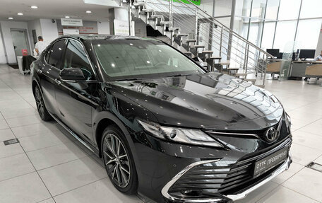 Toyota Camry, 2023 год, 3 750 000 рублей, 7 фотография
