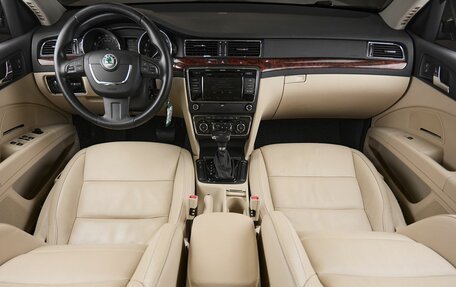 Skoda Superb III рестайлинг, 2012 год, 1 049 000 рублей, 8 фотография