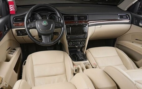 Skoda Superb III рестайлинг, 2012 год, 1 049 000 рублей, 7 фотография