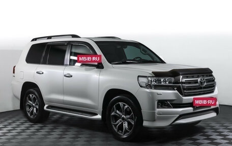 Toyota Land Cruiser 200, 2018 год, 5 800 000 рублей, 3 фотография