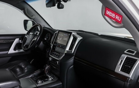 Toyota Land Cruiser 200, 2018 год, 5 800 000 рублей, 10 фотография