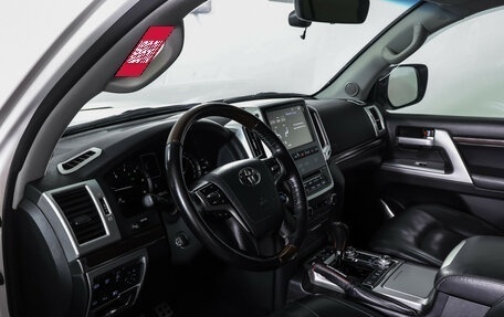 Toyota Land Cruiser 200, 2018 год, 5 800 000 рублей, 15 фотография