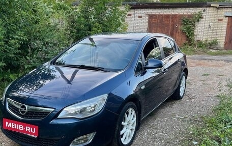 Opel Astra J, 2010 год, 640 000 рублей, 1 фотография