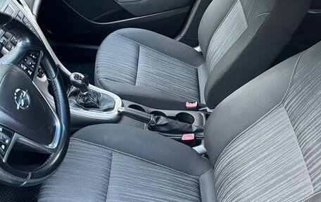 Opel Astra J, 2010 год, 640 000 рублей, 12 фотография