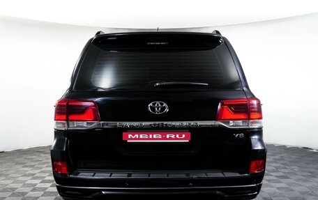 Toyota Land Cruiser 200, 2017 год, 7 600 000 рублей, 6 фотография