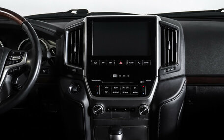 Toyota Land Cruiser 200, 2017 год, 7 600 000 рублей, 14 фотография
