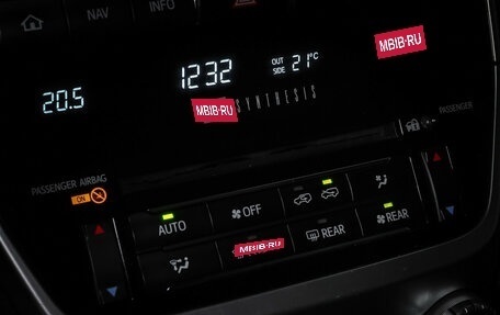 Toyota Land Cruiser 200, 2017 год, 7 600 000 рублей, 24 фотография