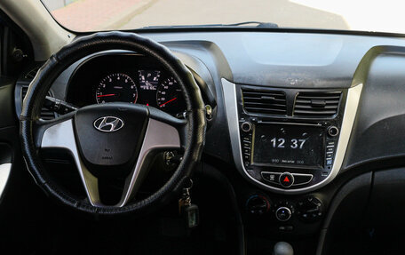 Hyundai Solaris II рестайлинг, 2011 год, 560 000 рублей, 9 фотография