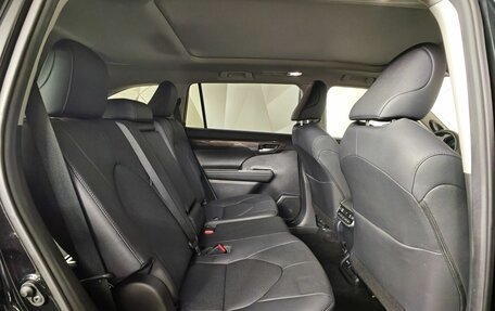 Toyota Highlander, 2023 год, 4 760 000 рублей, 16 фотография