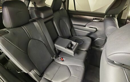 Toyota Highlander, 2023 год, 4 760 000 рублей, 17 фотография