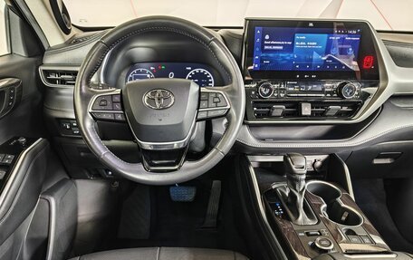 Toyota Highlander, 2023 год, 4 760 000 рублей, 20 фотография